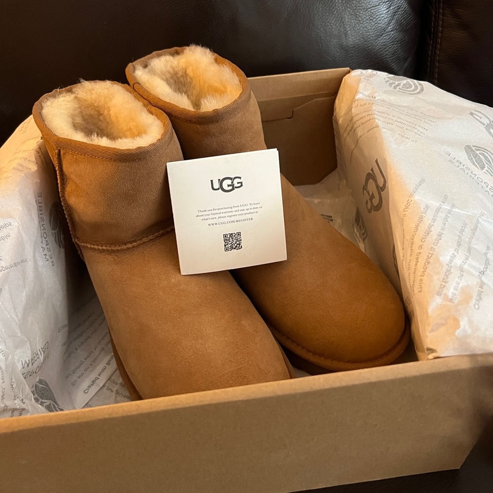 Brand New with Box Uggs Women’s Size 10 Chestnut Classic Mini II Winter Boot